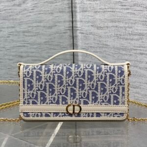 30 Montaigne Cigale Sky Blue
