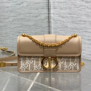 Montaigne's Latest Natural Color